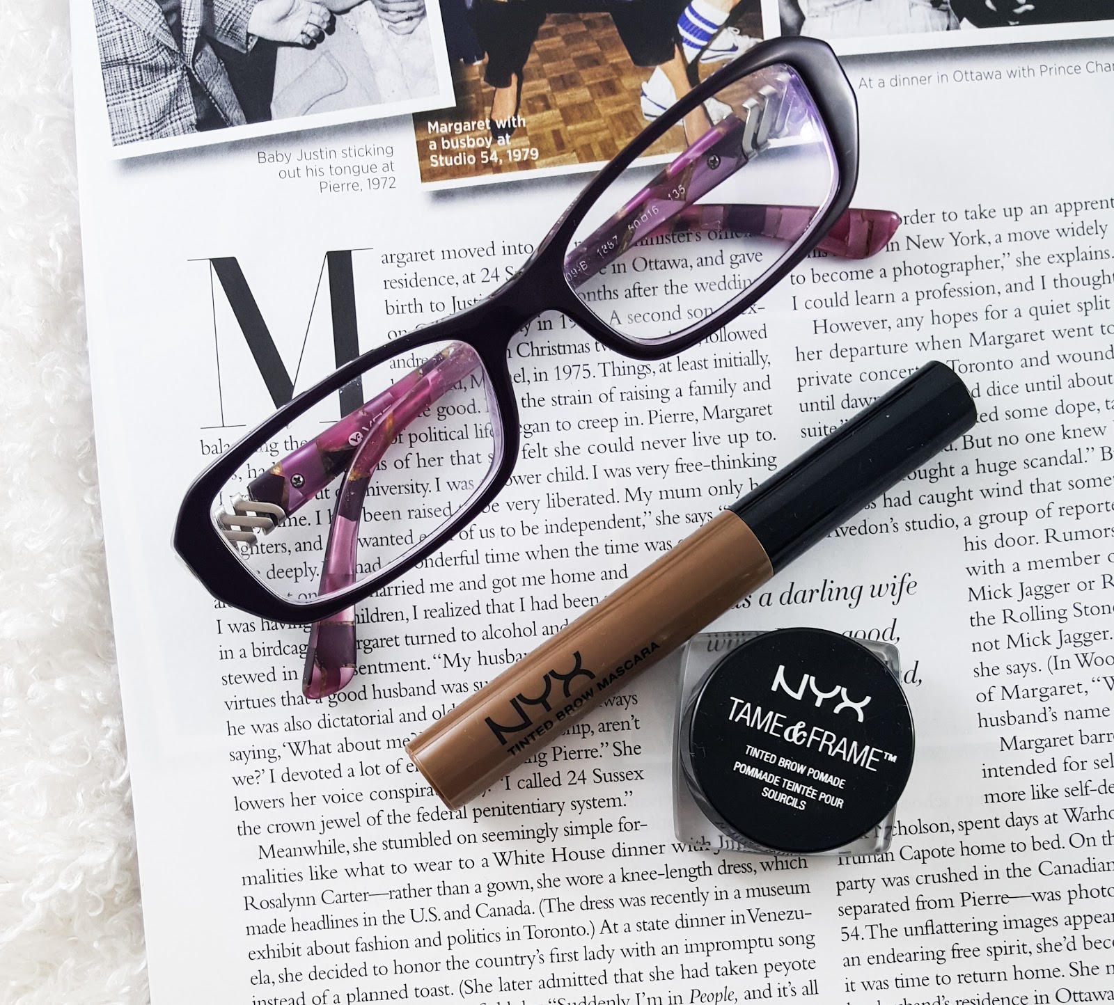 Makeup tips for glasses wearers crossword clue