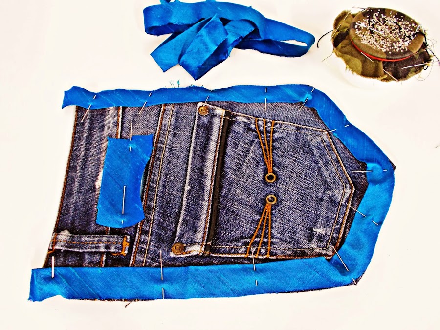 DIY-costura-reciclar-costumizar-vaquero-cargador-móvil-2