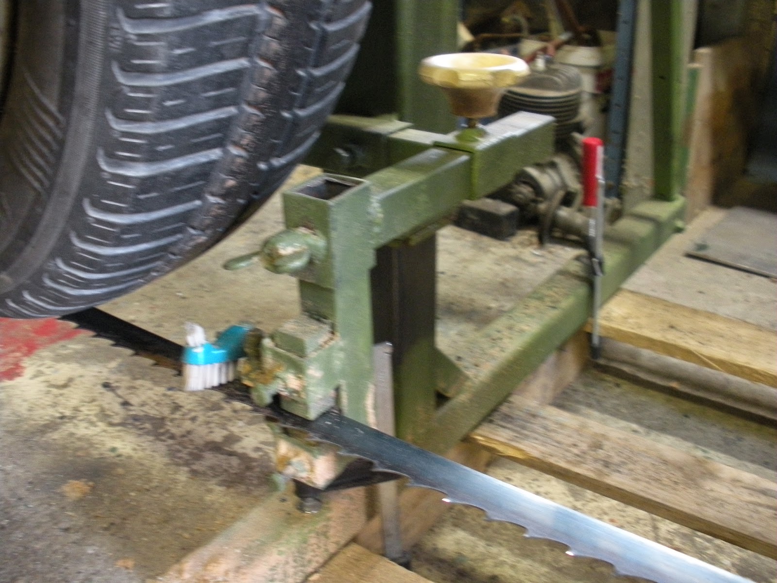 Une scierie mobile 5Guidage et arrosage de lame