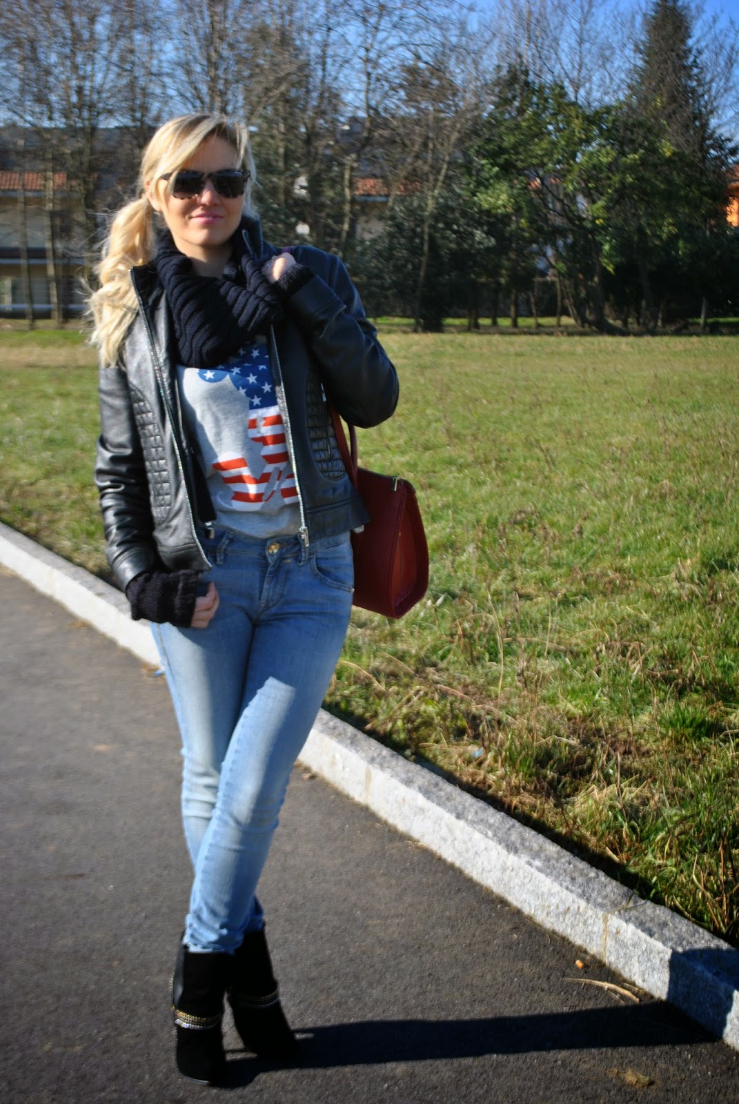 Color-Block By FelyM.: OUTFIT: SKINNY JEANS, MICKEY MOUSE SWEATSHIRT ...