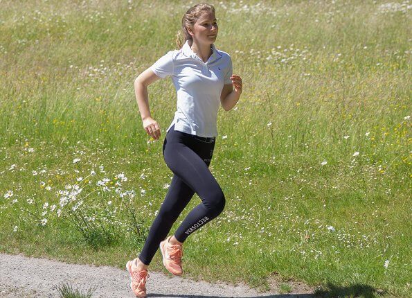 Princess Elisabeth in Recto Verso high-waist performance legging and  Nike pink air max trainers, white indigo polo shirt