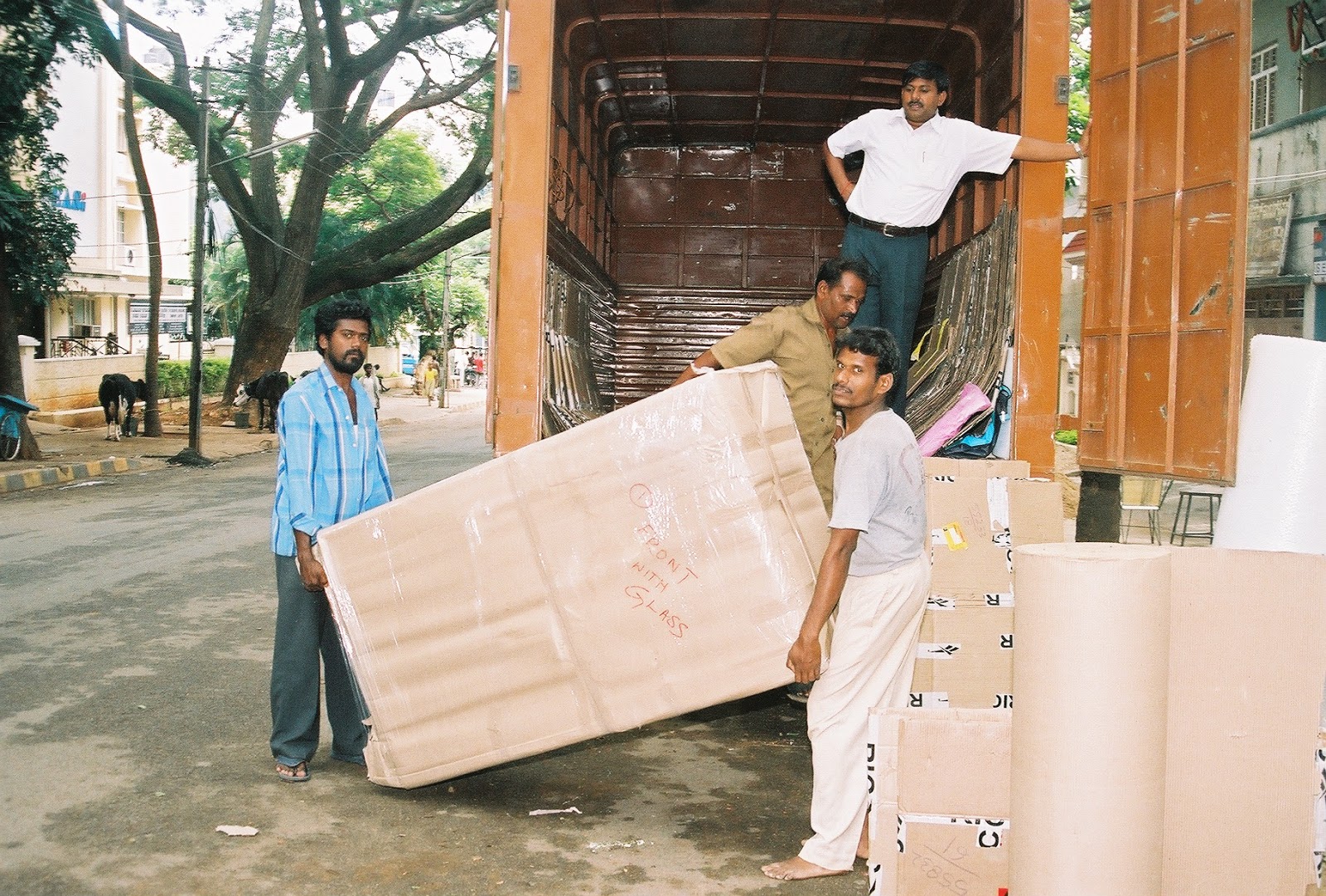 Best packers and movers in bangalore Loading service from bangalore