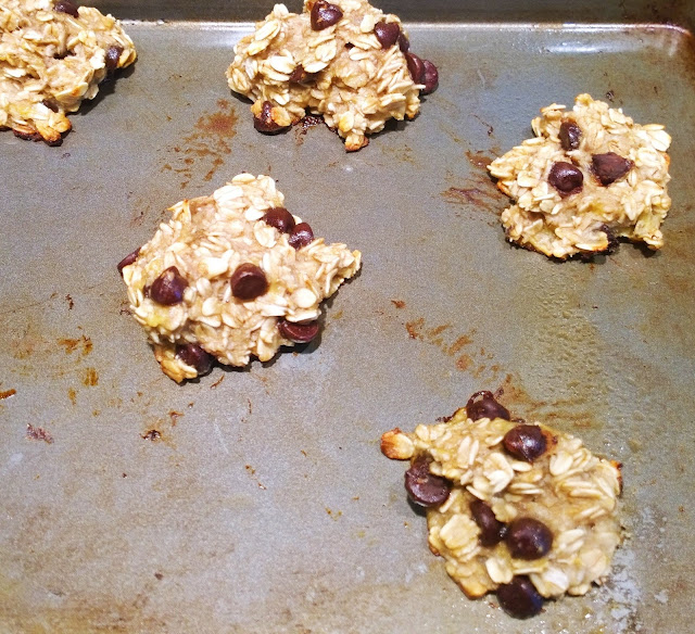 4 Delicious Snack for Ripe Bananas: Chocoalte chip banana oat cookies