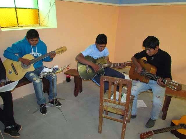 Drei neue Gitarristen sind die Früchte des Lehrerehepaares