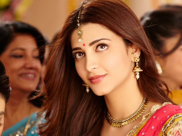 Shruthi Haasan Hot Photos