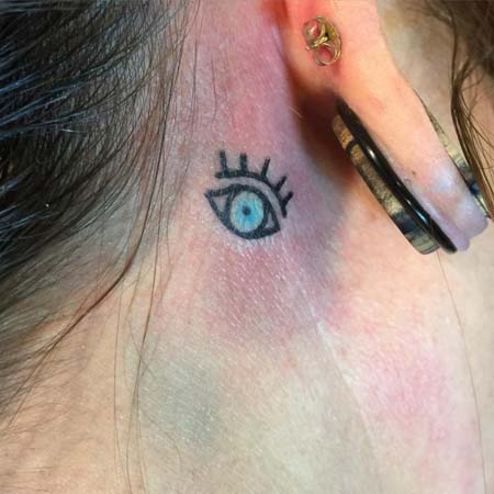 Tatuagens femininas atrás das orelhas Tatuagens femininas atrás das orelhas