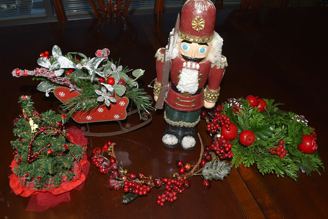 Holiday Decorating Upstairs with Goodwill of North Georgia   #ad  via  www.productreviewmom.com
