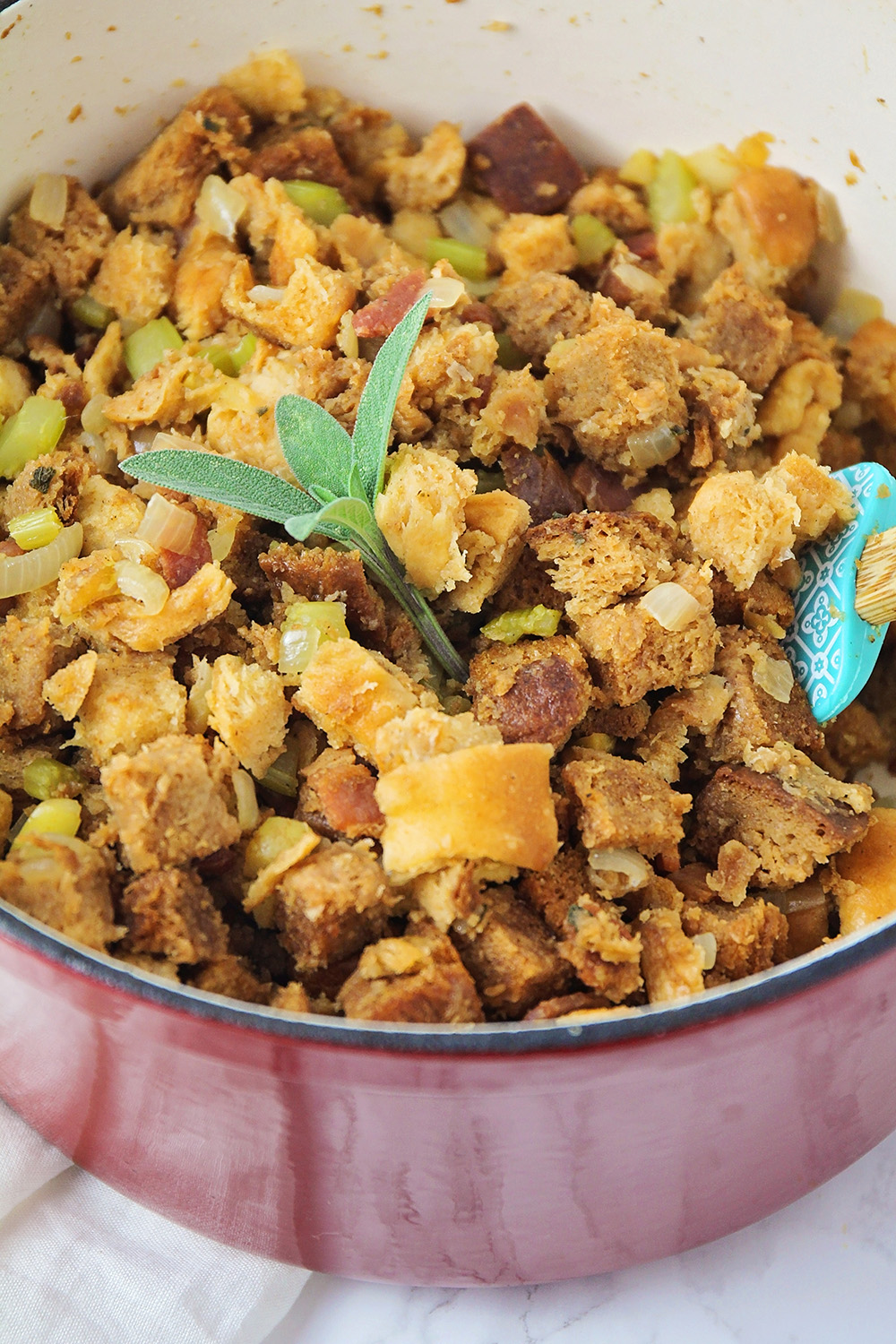This bacon apple stovetop stuffing is the perfect addition to your Thanksgiving table! It's so flavorful, and so easy to make!