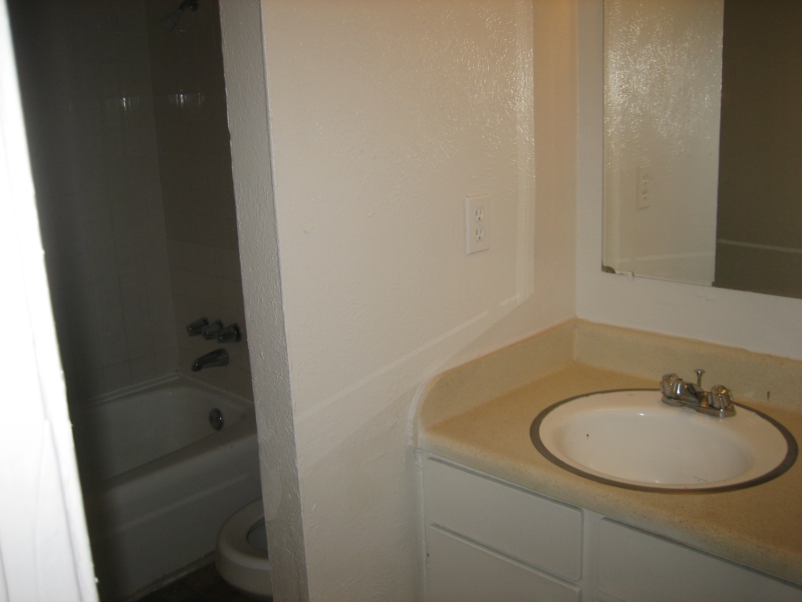 Wilshire Manor Apartments