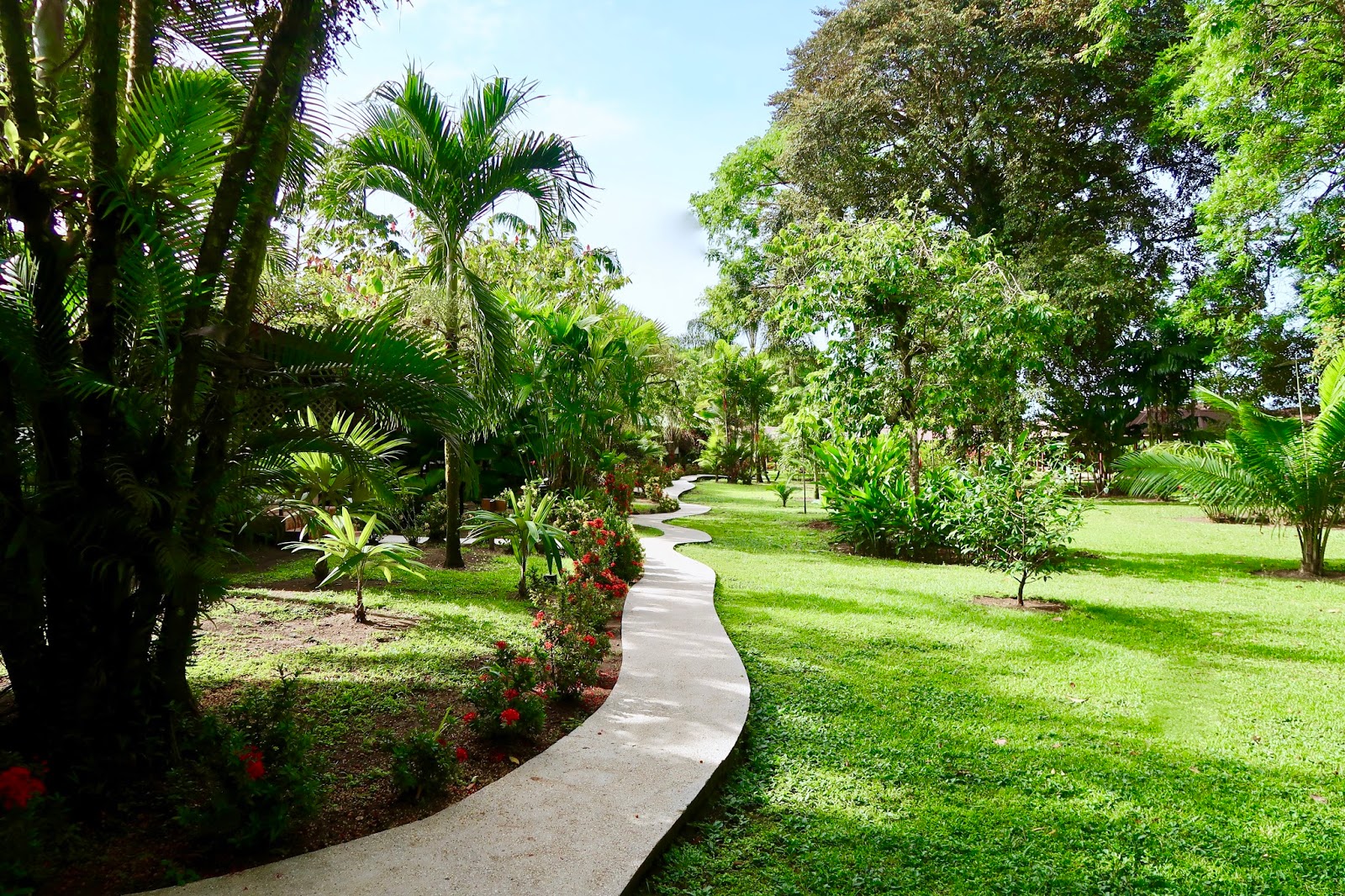 Mawamba Lodge, Tortuguero, Costa Rica FRENCH FASHION TOUCH