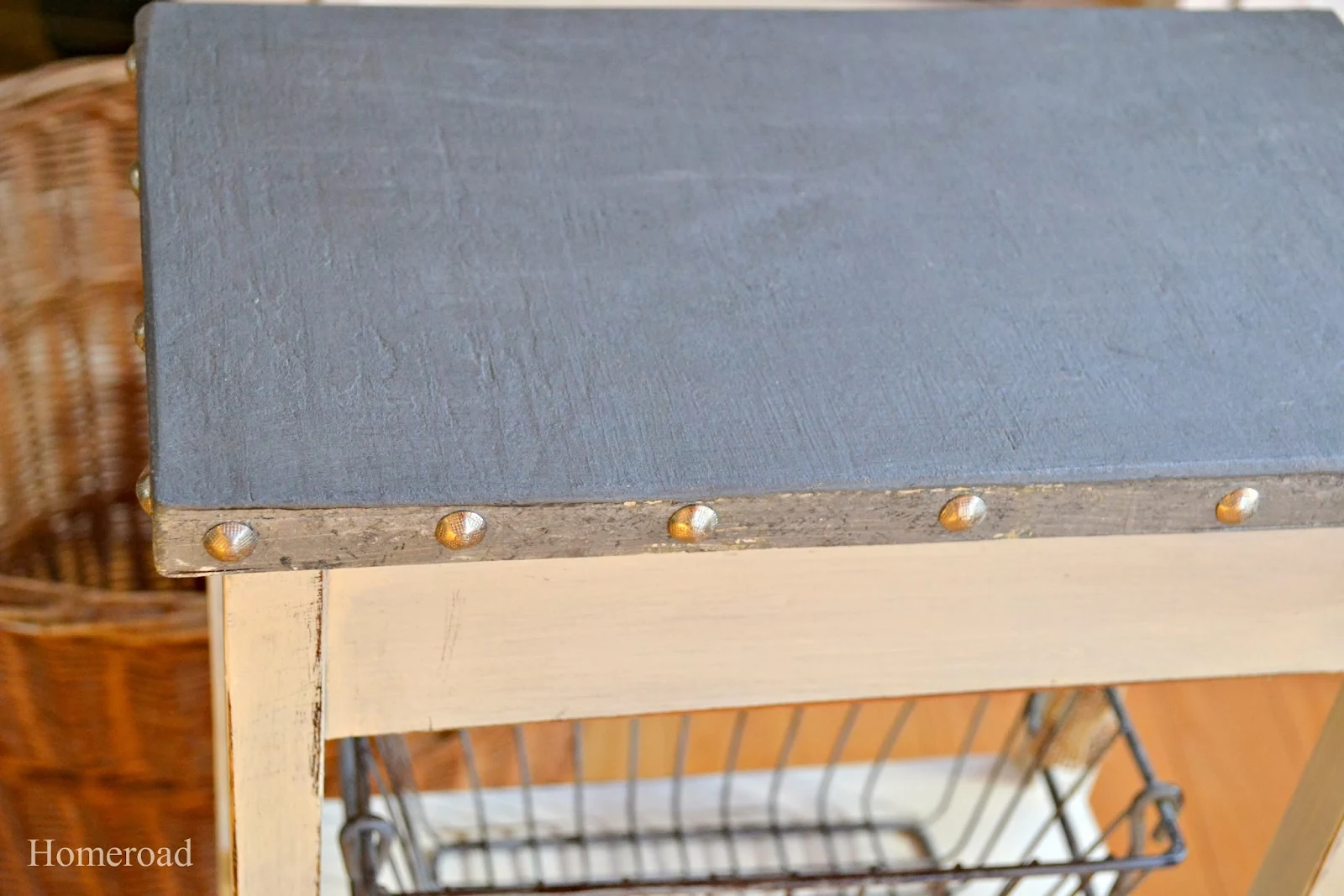 How to Paint a Galvanized Table Top Technique. Homeroad.net