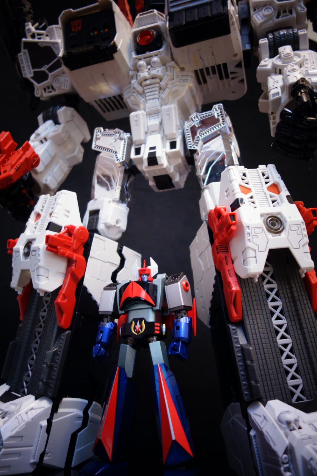 Gary Charm 魔術師的玩具 Blog : Generations IDW Titan class Metroplex (HKACG ...