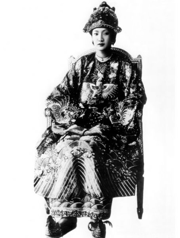 Rare Vintage Photos of Beautiful Empress Nam Phuong From Between the ...