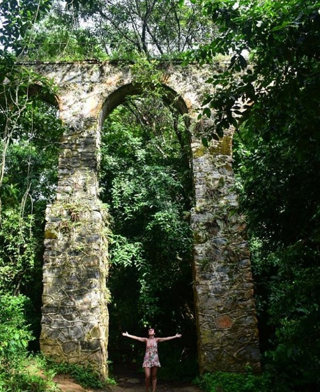 acueducto de ilha grande playas tranquilas de brasil ruinas en la selva