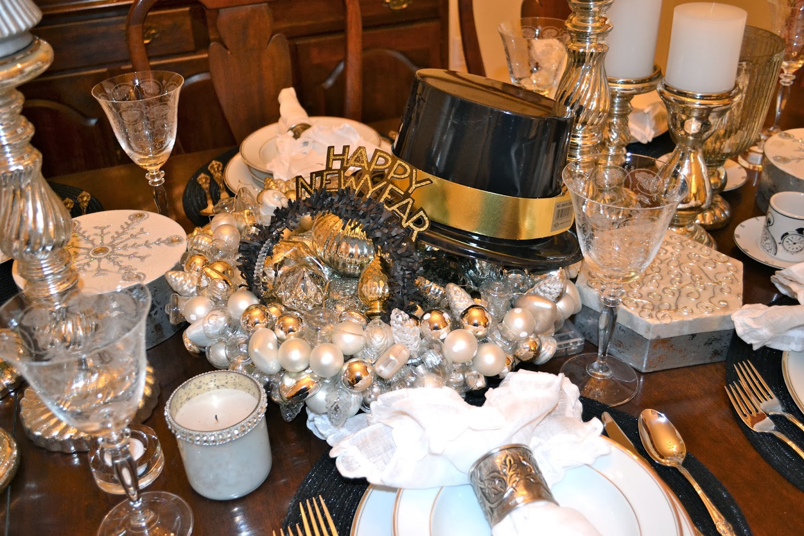 THE FRENCH HUTCH: FOR AULD LANG SYNE AND A THANK-YOU