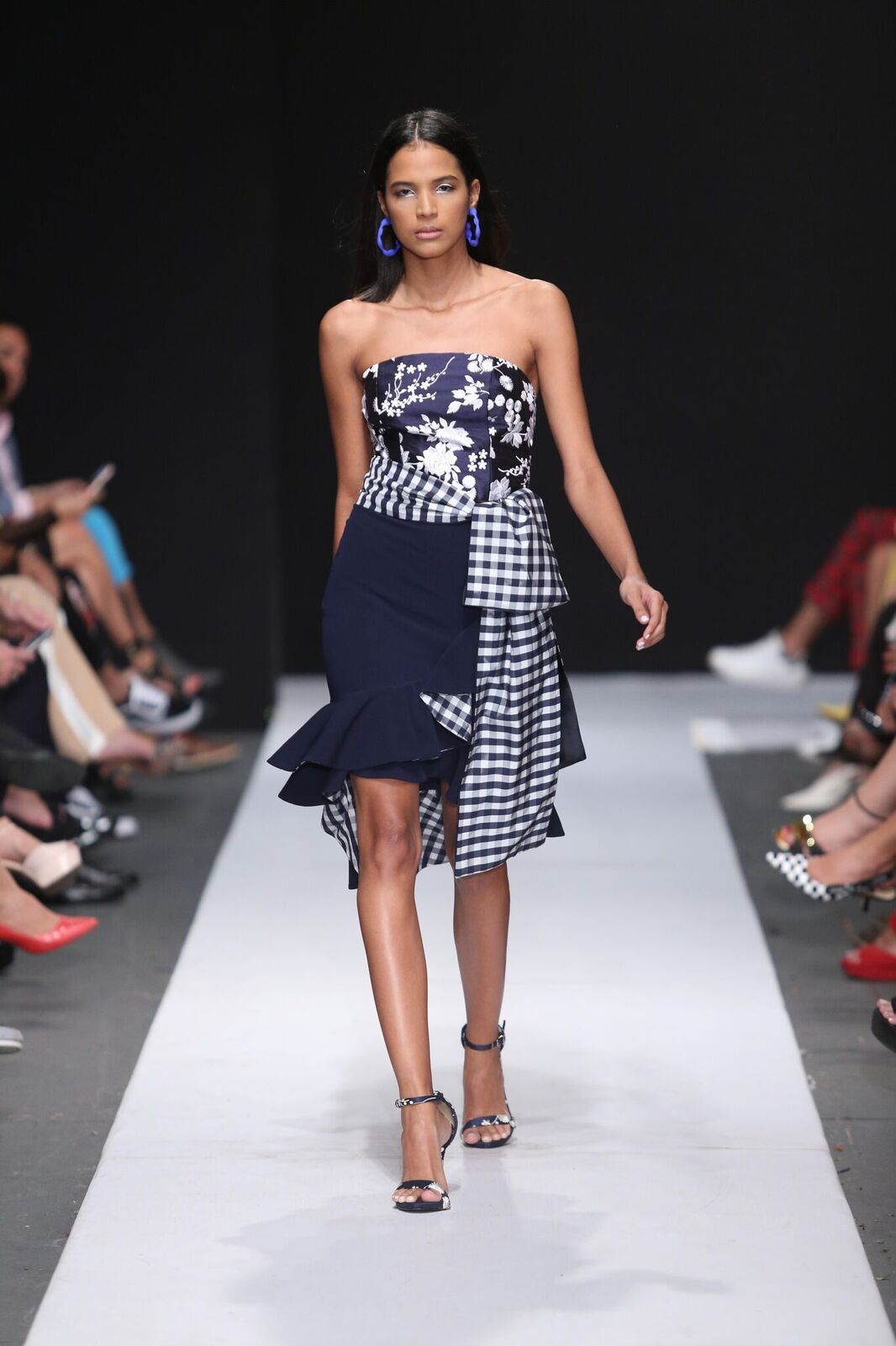 Dominicana Moda Day IV: Sequins Skirt + White Shirt | Anyelina Guzman