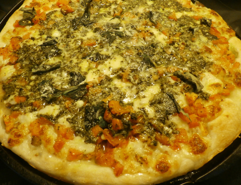 Sam's Place Fresh Tomato and Pesto Pizza