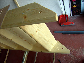 Cómo hacer un altillo en un garaje con escalera abatible y quita miedos