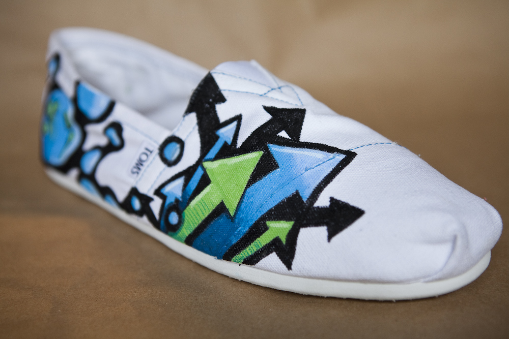 Benjamin Paras: Graffiti Style Custom Toms Shoes