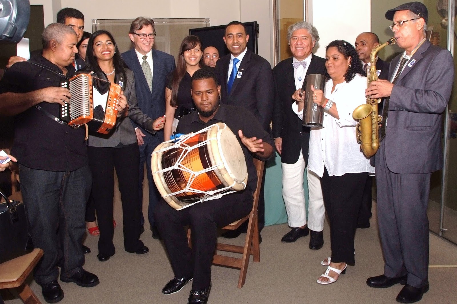 NOSOTROSNJ Incluyen tambora y güira dominicana en Museo de NY
