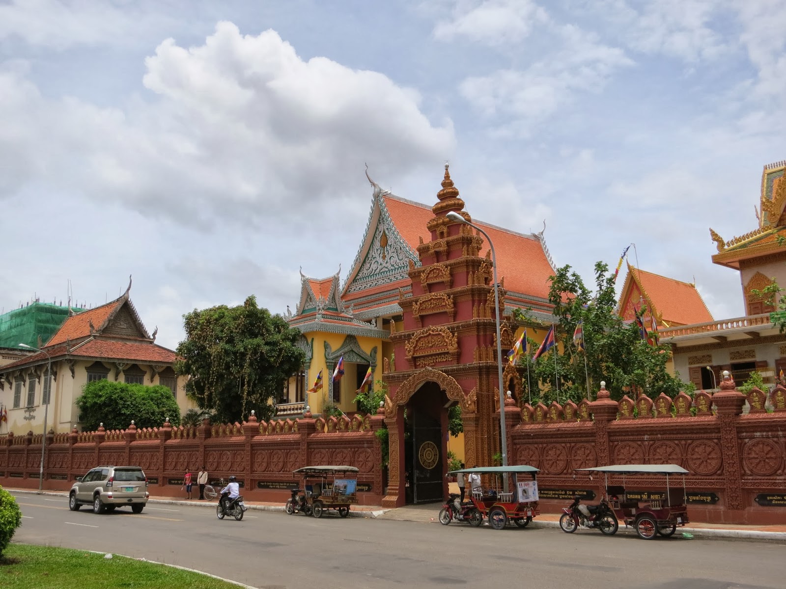 Svenskar i Kambodja Architecture in Phnom Penh New Khmer 