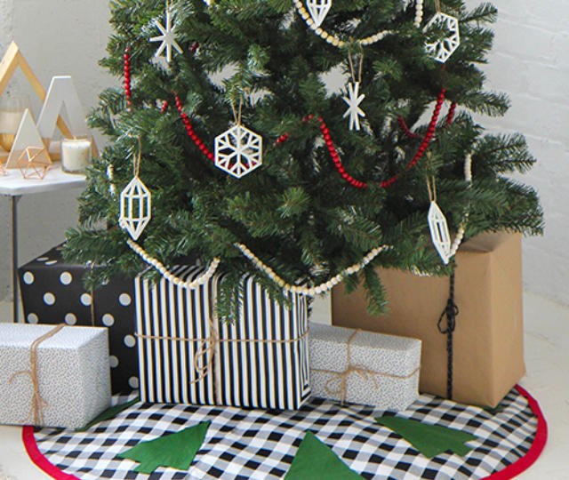 Tree skirt patterns sew christmas skirts applique tutorial buffalo sewing plaid felt green 40+ Tree Skirts - Free Patterns To Sew - AppleGreen Cottage