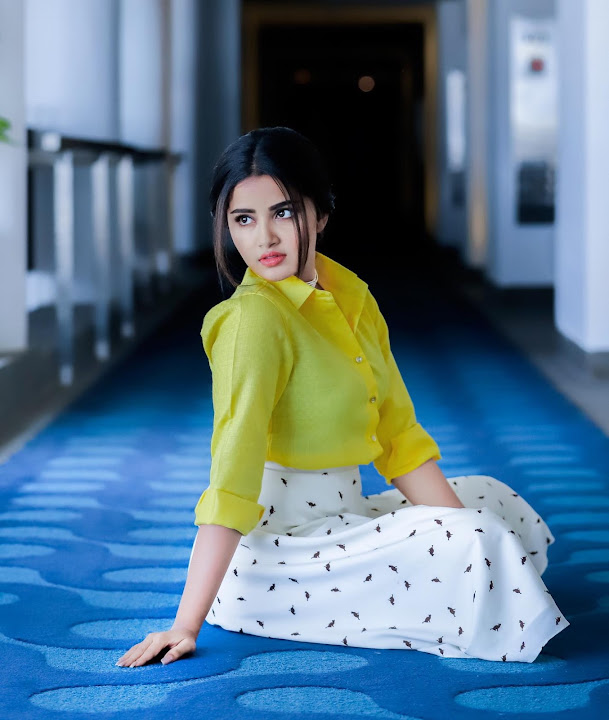 Anupama Parameswaran in Asmitha & Madhulatha design