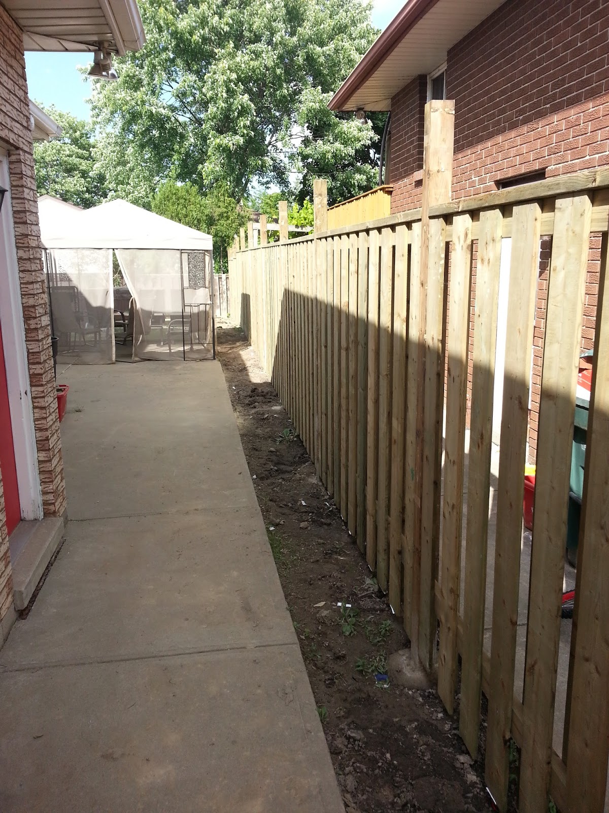 Do It Yourself Builds How to Build a SemiPrivacy Fence with Top Lattice