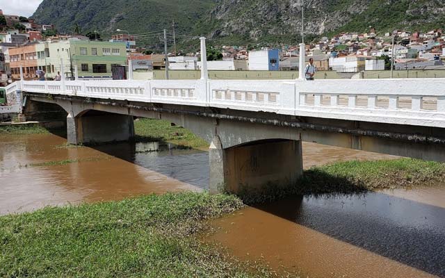 Idoso de 77 anos cai da Ponte Manoel Novaes em Jacobina