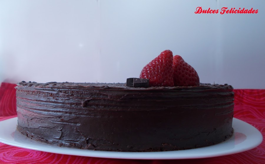 Tarta Sacher o Sachertorte con mermelada de fresa casera