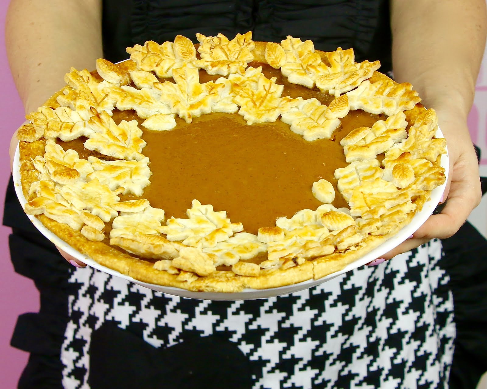 {VIDEO} THE BEST Pumpkin Pie with Pie Crust Leaves The Lindsay Ann