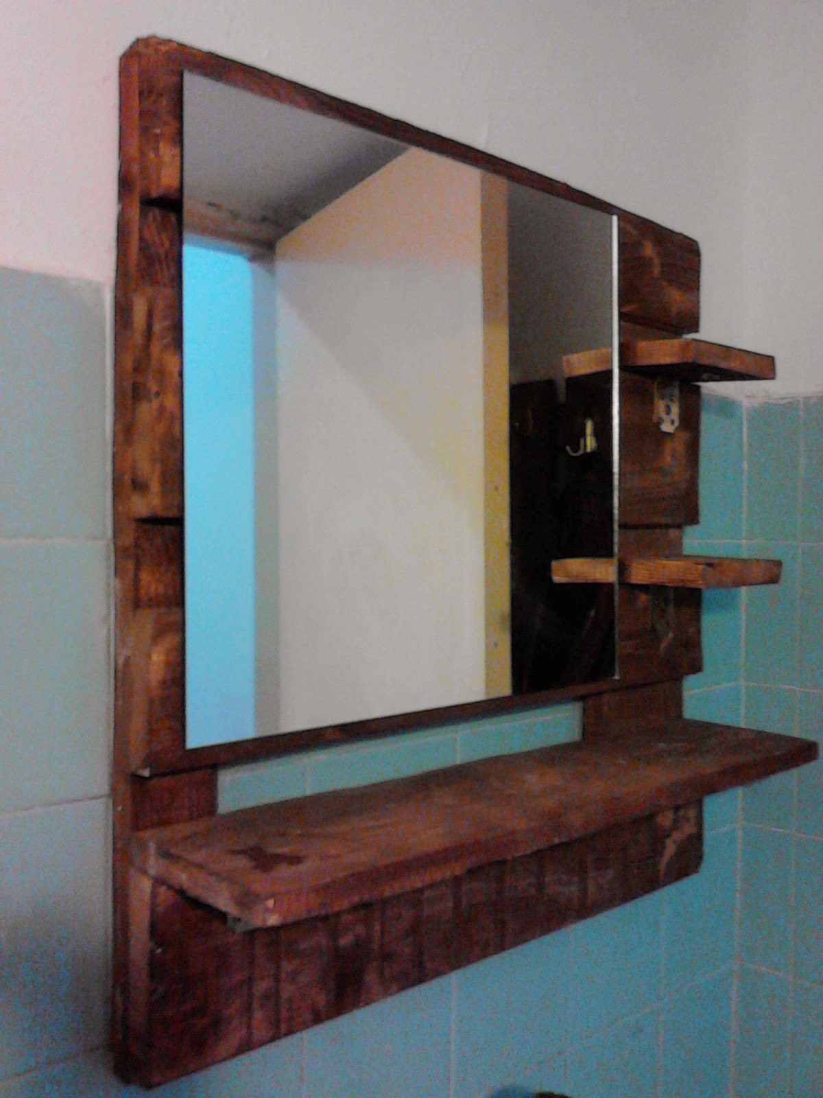 Recycling Lab Κατασκευή καθρέφτη τουαλέτας με παλέτες Bathroom