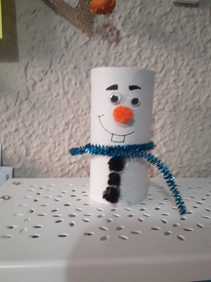 Vigilancia Empresa toma una foto DIY: Muñecos de Navidad con rollos de papel | Manualidades