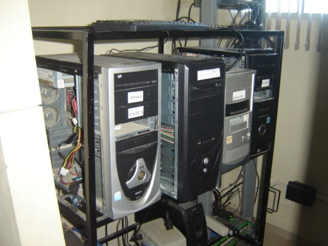 3 Router OS gratis jadi PCRouter.