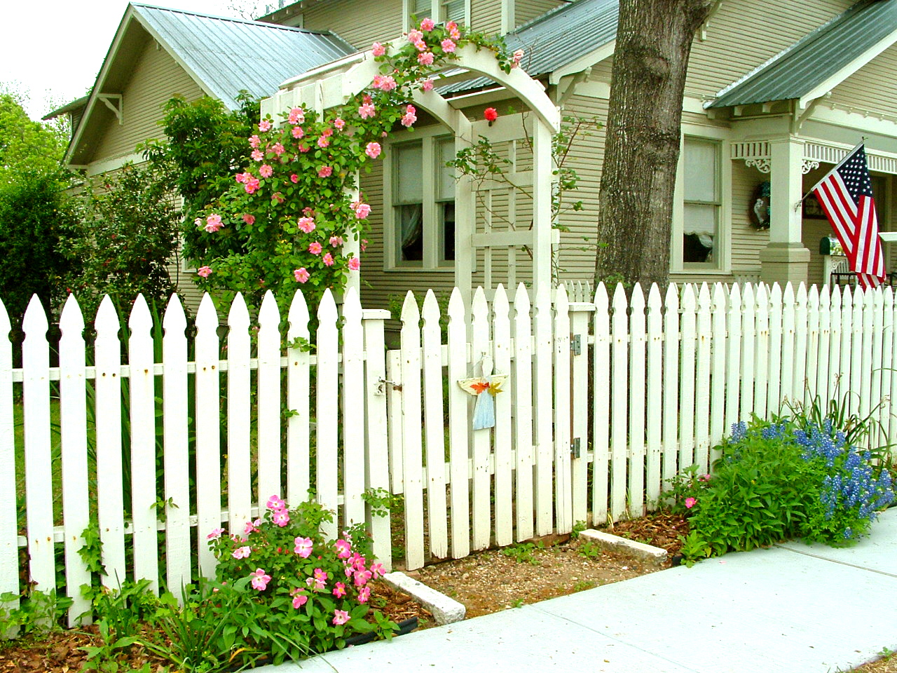 The Brenham House: White Picket Fences in Brenham, Texas