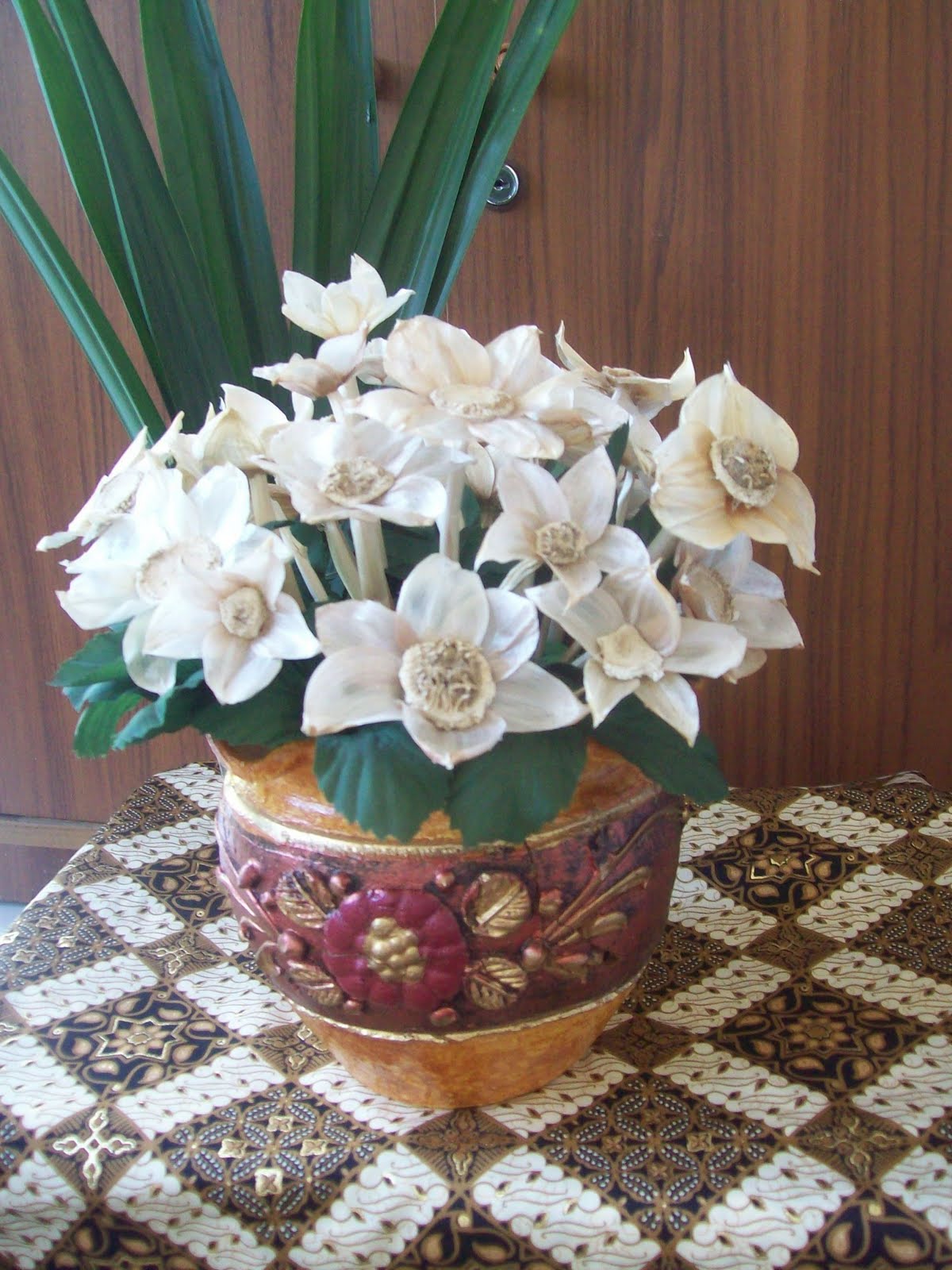 KERAJINAN DARI KULIT BAWANG PUTIH - Desain Kerajinan Tangan Indonesia