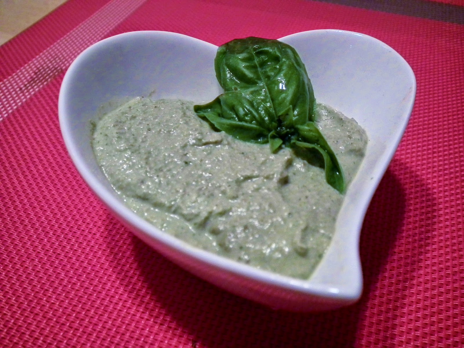 pesto di tofu ( con mandorle e noci)