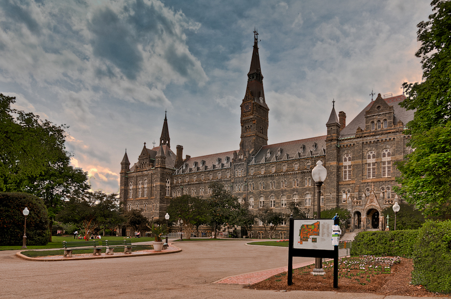 Джорджтаун вашингтон улицы. Колумбия университет джорджтаун. Georgetown university. Georgetown university. Джорджтаунским университетом вашингтон.