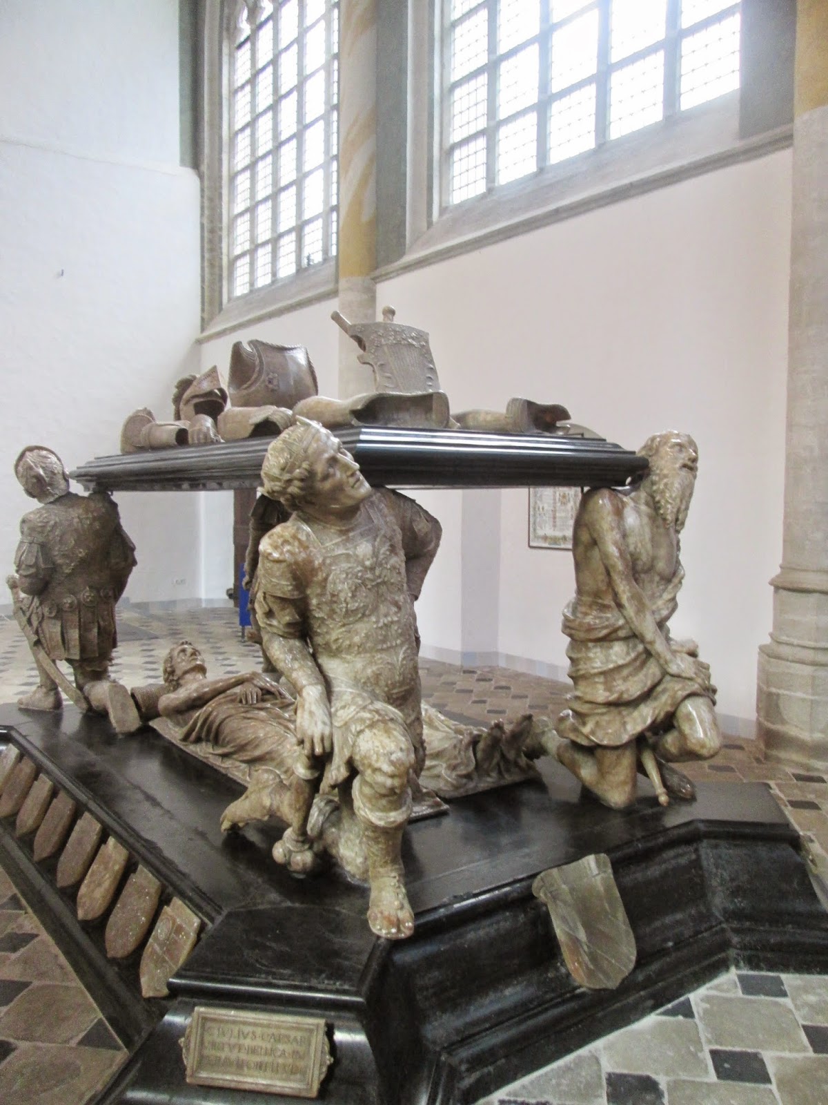 TRAS LAS HUELLAS DE HERÓDOTO. . . ENGELBERT II VON NASSAU