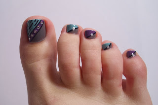 Toe Nail Art with Rhinestones | Fashionate Trends