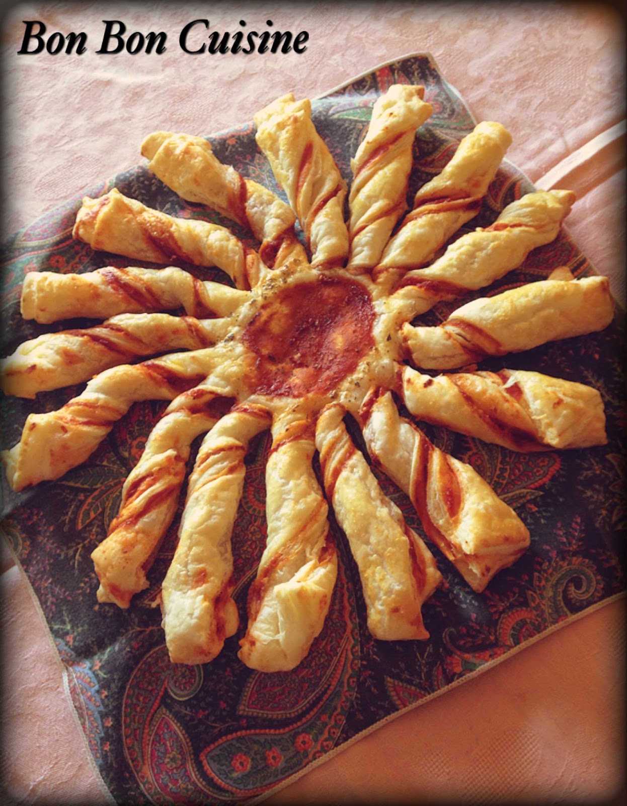 Bon Bon Cuisine: Girasole di pasta sfoglia gusto pizza