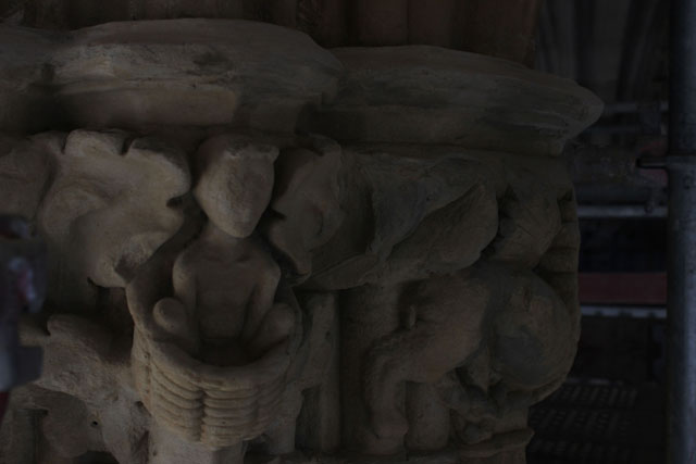 Capitel del claustro de la catedral de Pamplona dedicado al poeta romano Virgilio