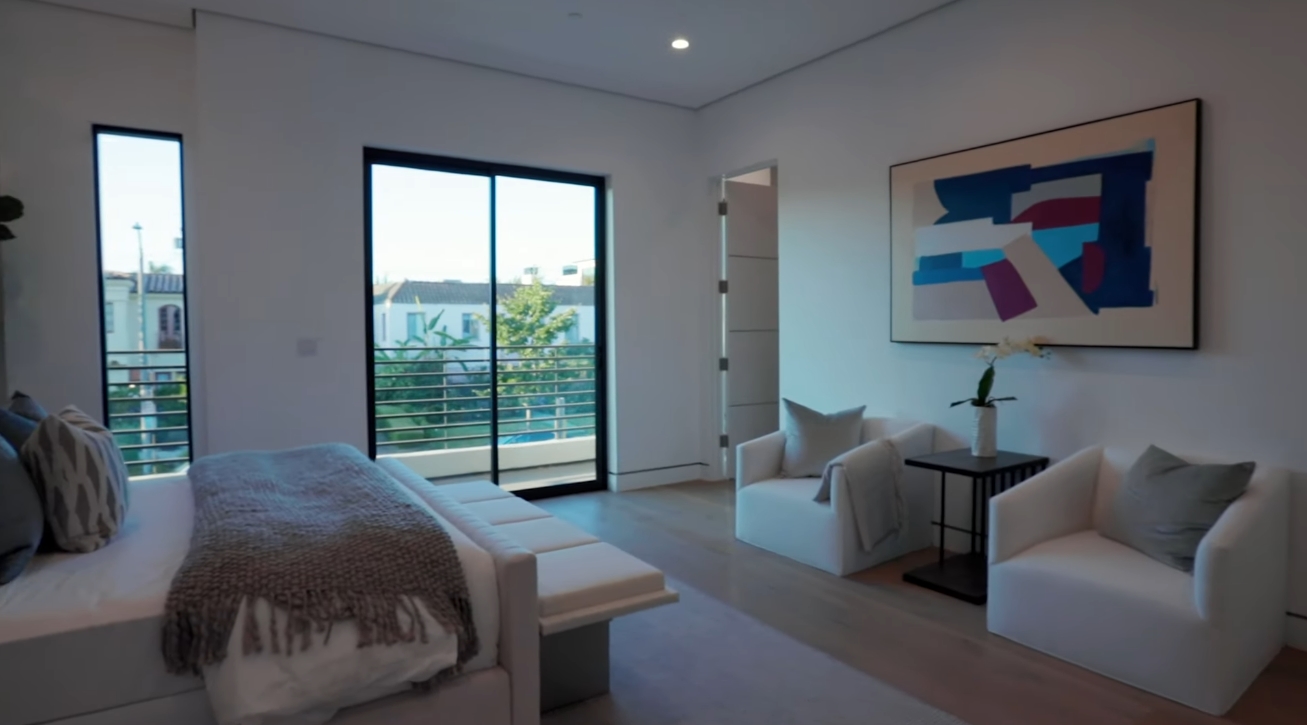 39 Photos vs. Inside a $4,000,000 Modern Mansion in Los Angeles with an INSANE Rooftop Deck! - Luxury Home & Interior Design Video Tour 39 Photos vs. Inside a $4,000,000 Modern Mansion in Los Angeles with an INSANE Rooftop Deck! - Luxury Home & Interior Design Video Tour
