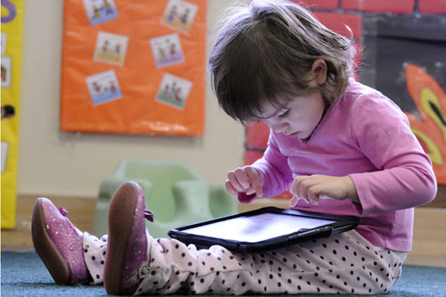 Inilah Bahayanya Jika Kecanduan Gawai di Usia Dini 