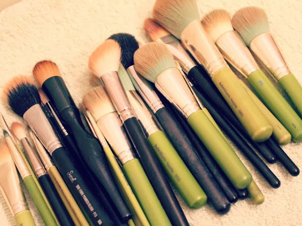 Keeping Your Make-Up Brushes Clean*
