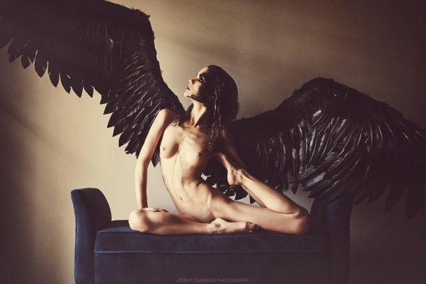 John Dunnigan 500px fotografia mulheres modelos sensuais provocantes vik anja asas negras morena corpo peitos luxúria