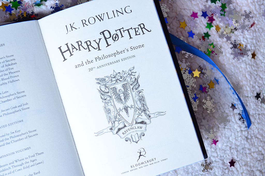 20 ani harry potter philosopher's stone piatra filozofala fanion editie aniversara carte ravenclaw 20 ani harry potter philosopher's stone piatra filozofala fanion editie aniversara carte ravenclaw