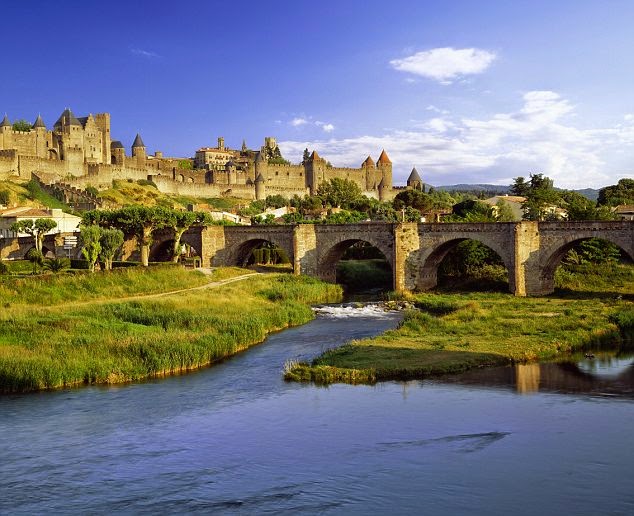 Puedes visitar el increíble Castillo de Carcassonne