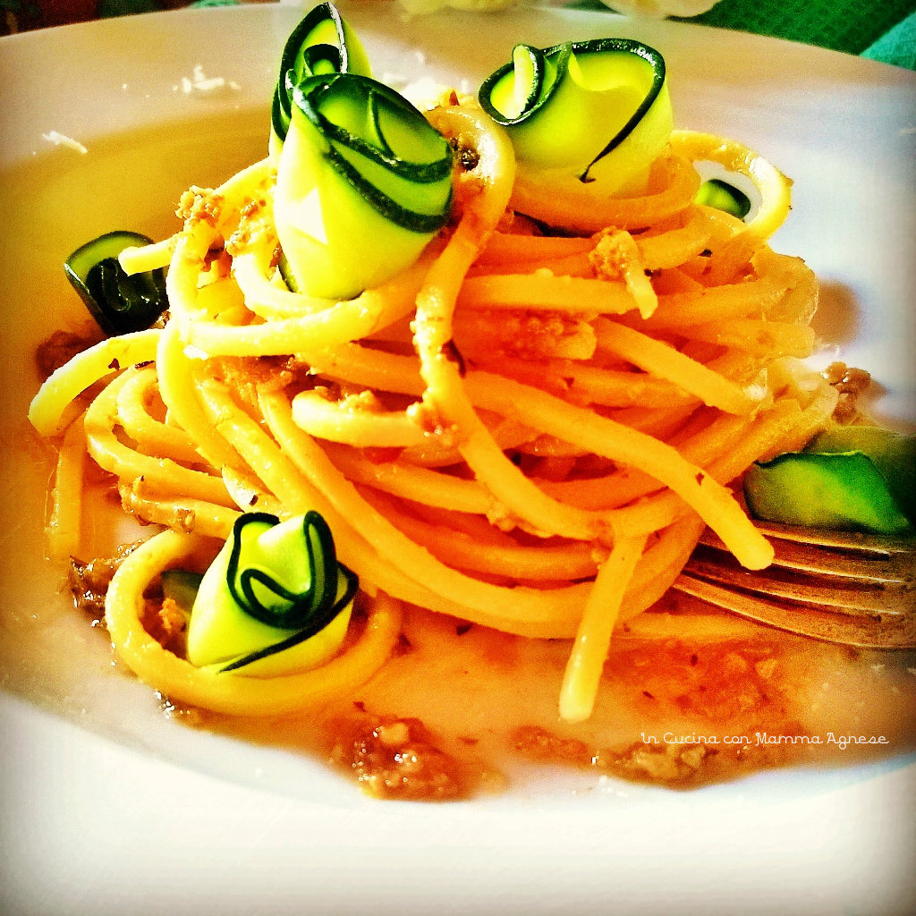 Spaghettoni con Roselline di Zucchine, Pesto di Pesce Spada e Formaggio ... Spaghettoni con Roselline di Zucchine, Pesto di Pesce Spada e Formaggio ...