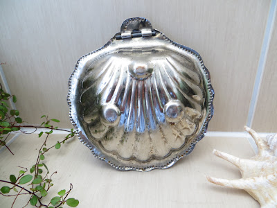 古道具 Lelietje van dalen: アンティーク シルバーカラーの貝殻のお皿